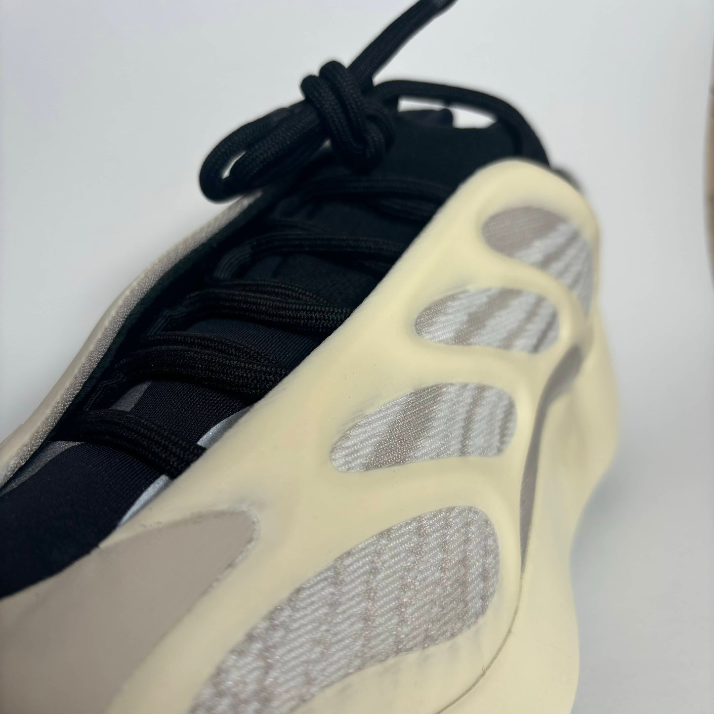 Adidas Yeezy 700 V3 Azael Detail