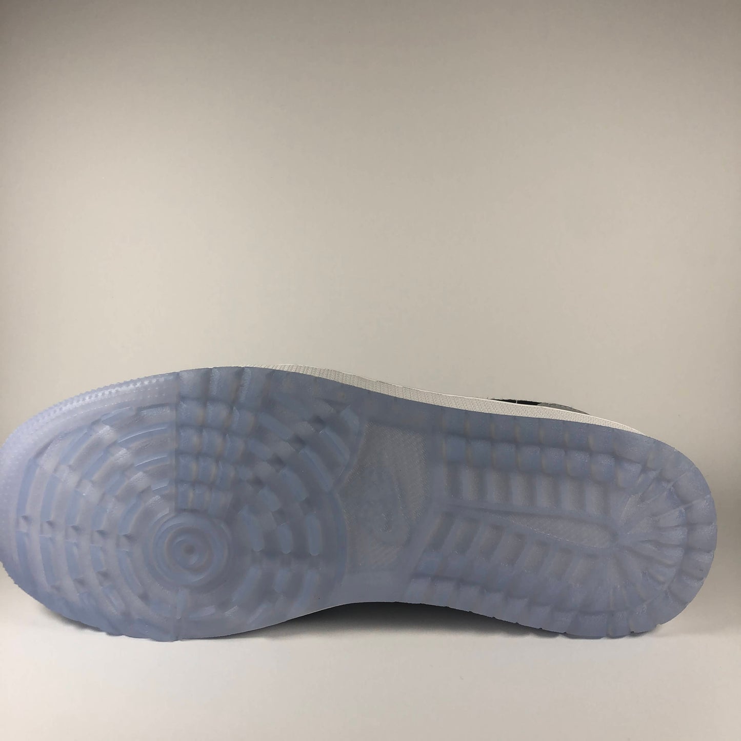 Nike Air Jordan 1 Retro Low Golf Wolf Grey Sohle