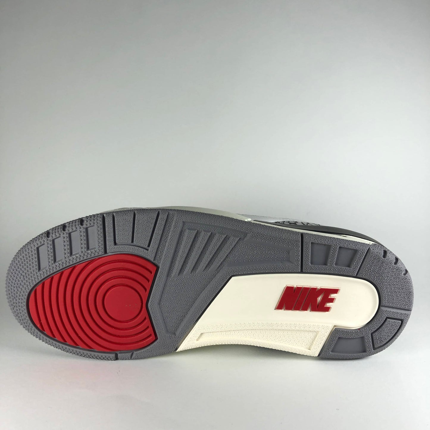 Nike Air Jordan 3 Retro White Cement Reimagined Sohle
