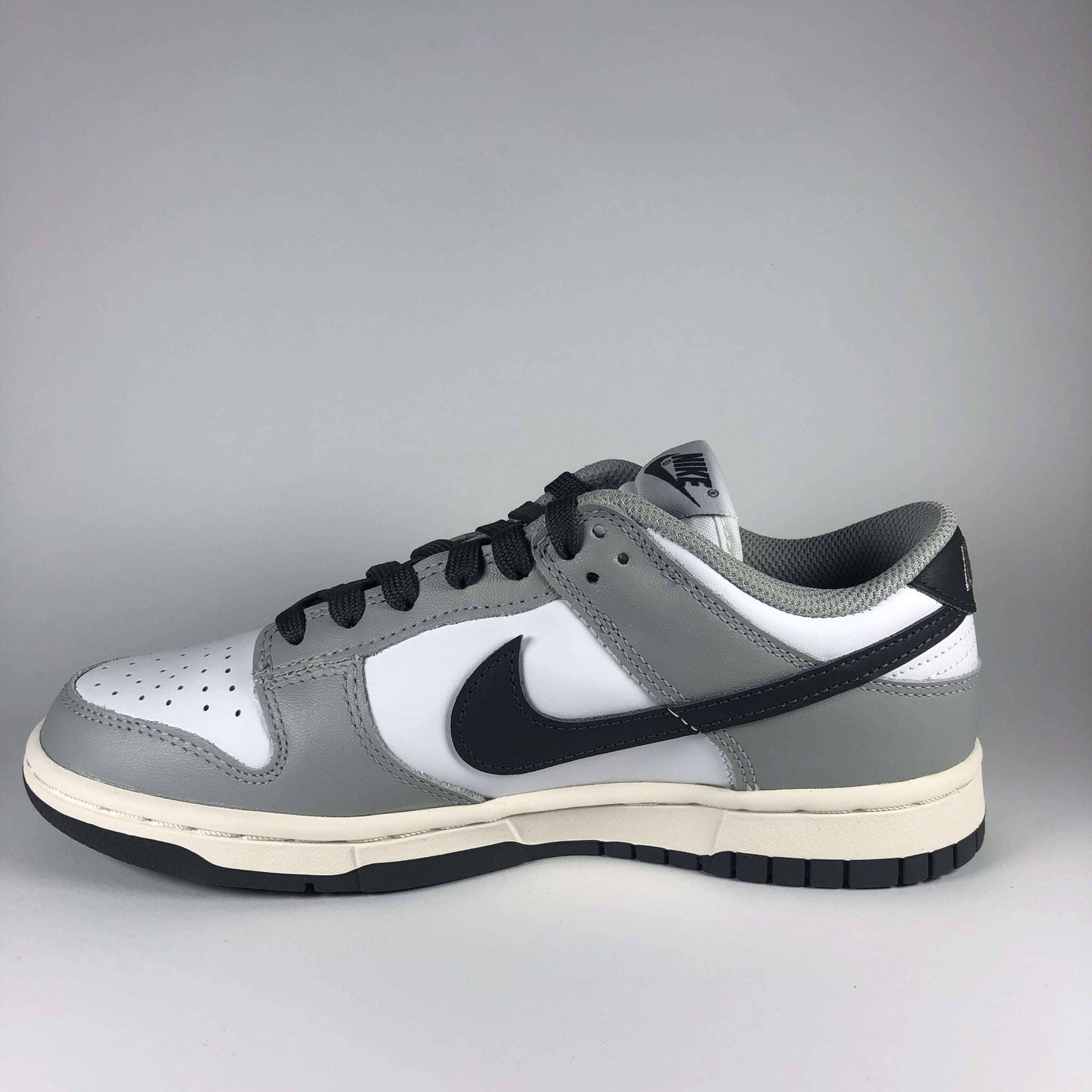 Nike Dunk Low Light Smoke Grey Rechts