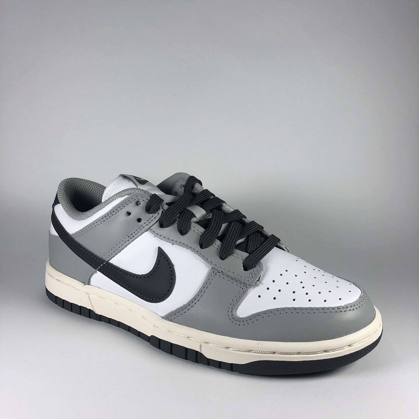 Nike Dunk Low Light Smoke Grey Rechts
