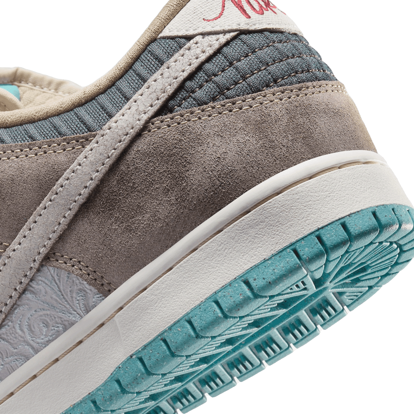 Nike SB Dunk Low Big Money Savings Detail