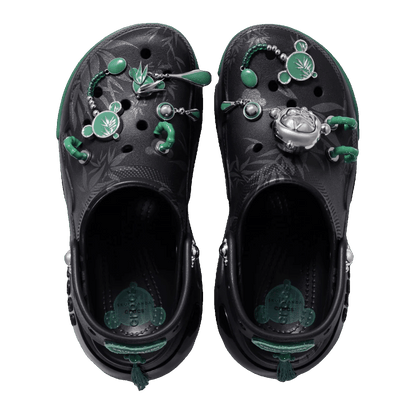 Crocs Bubble Crush Clog Pop Mart SKULLPANDA Black Green Oben