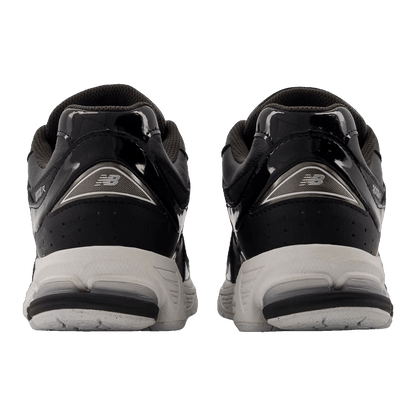 New Balance 2002R Leather Pack Black Back U2002RD