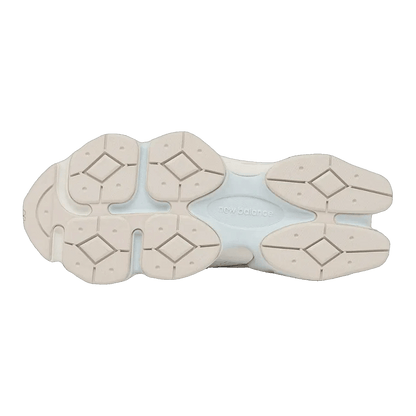 New Balance 9060 Grey Metallic Silver Sohle