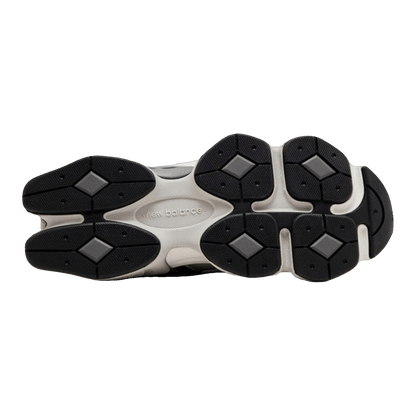 New Balance 9060 Shoe Palace Metallic Sohle