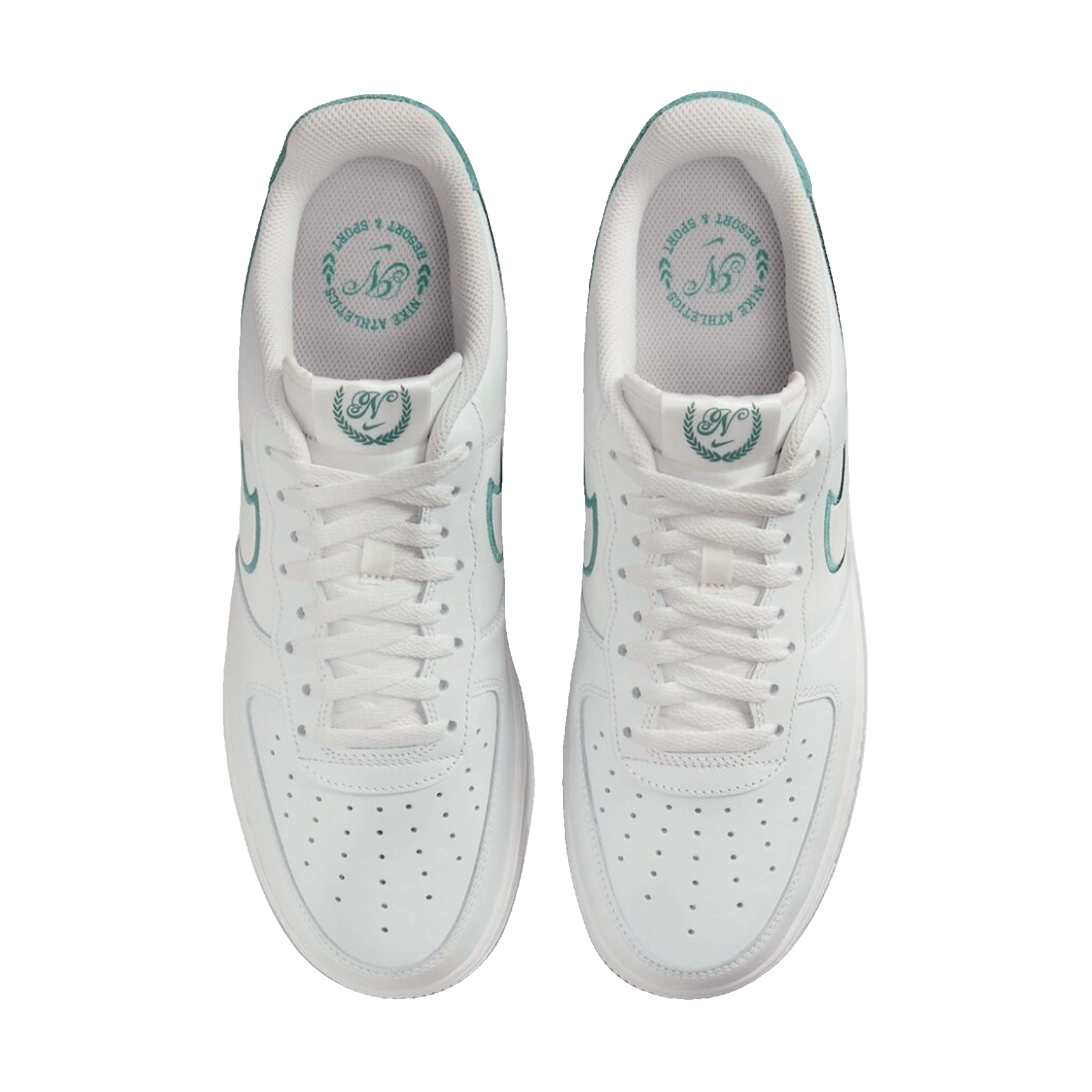 Nike Air Force 1 Low Resort and Sport Oben
