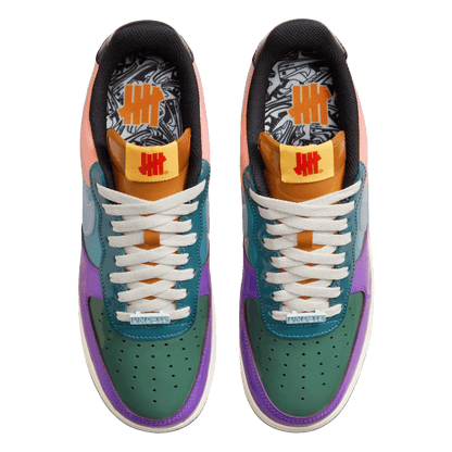 Nike Air Force 1 Low SP Undefeated Multi-Patent Wild Berry Oben