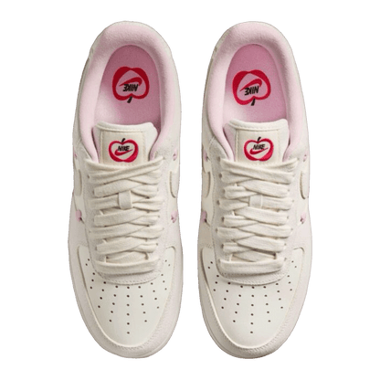 Nike Air Force 1 Low Valentine's Day (2025) (W) Oben
