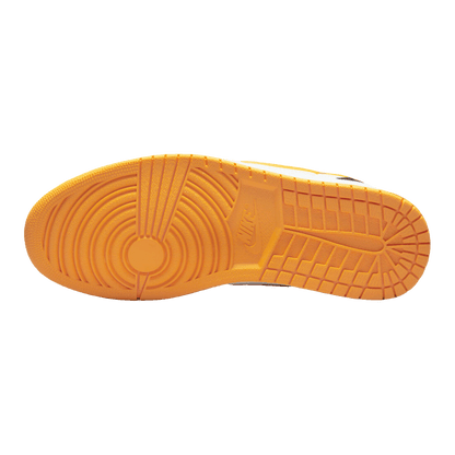 Nike Air Jordan 1 Low FlyEase University Gold Sohle