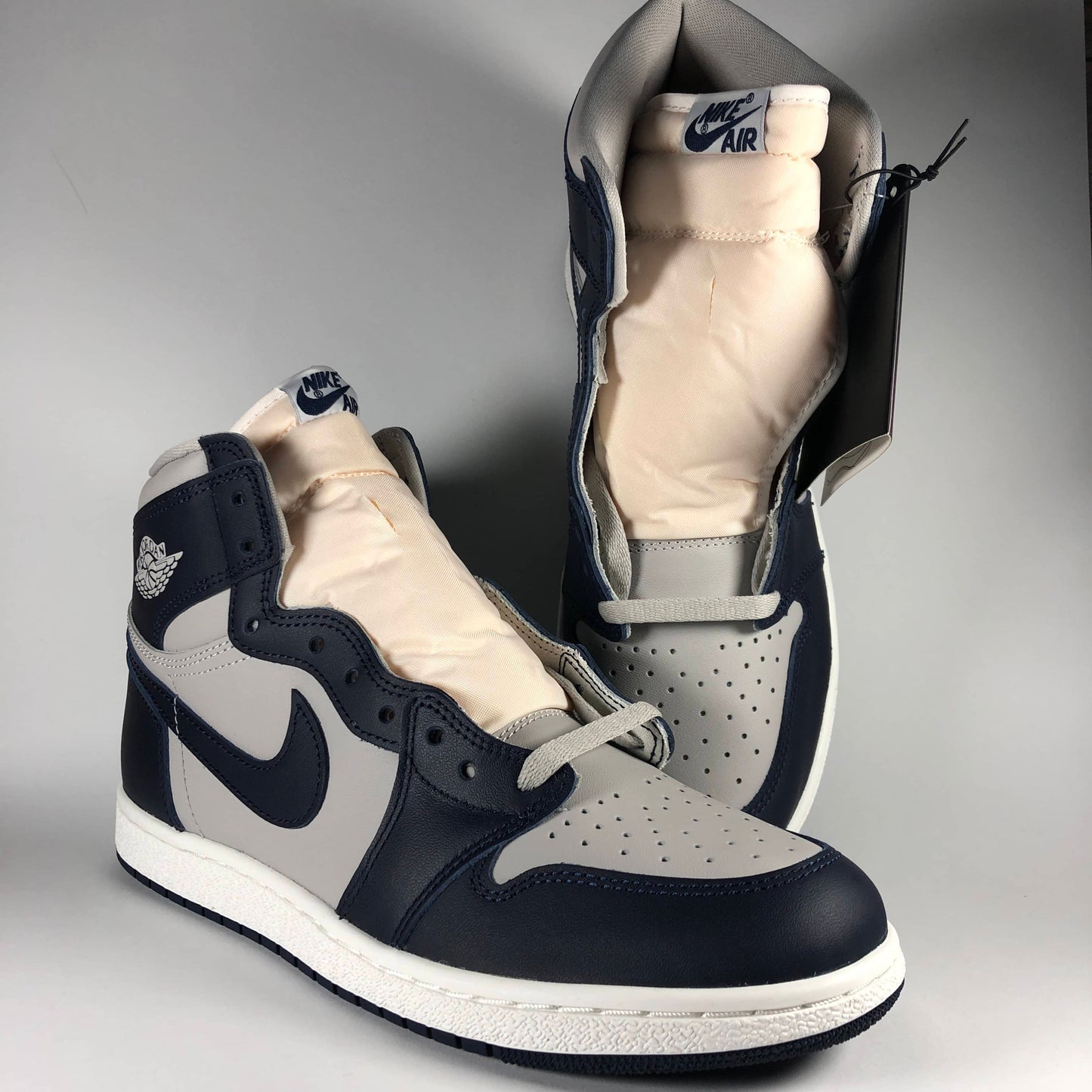 Nike Air Jordan 1 Retro High 85 Georgetown Seite