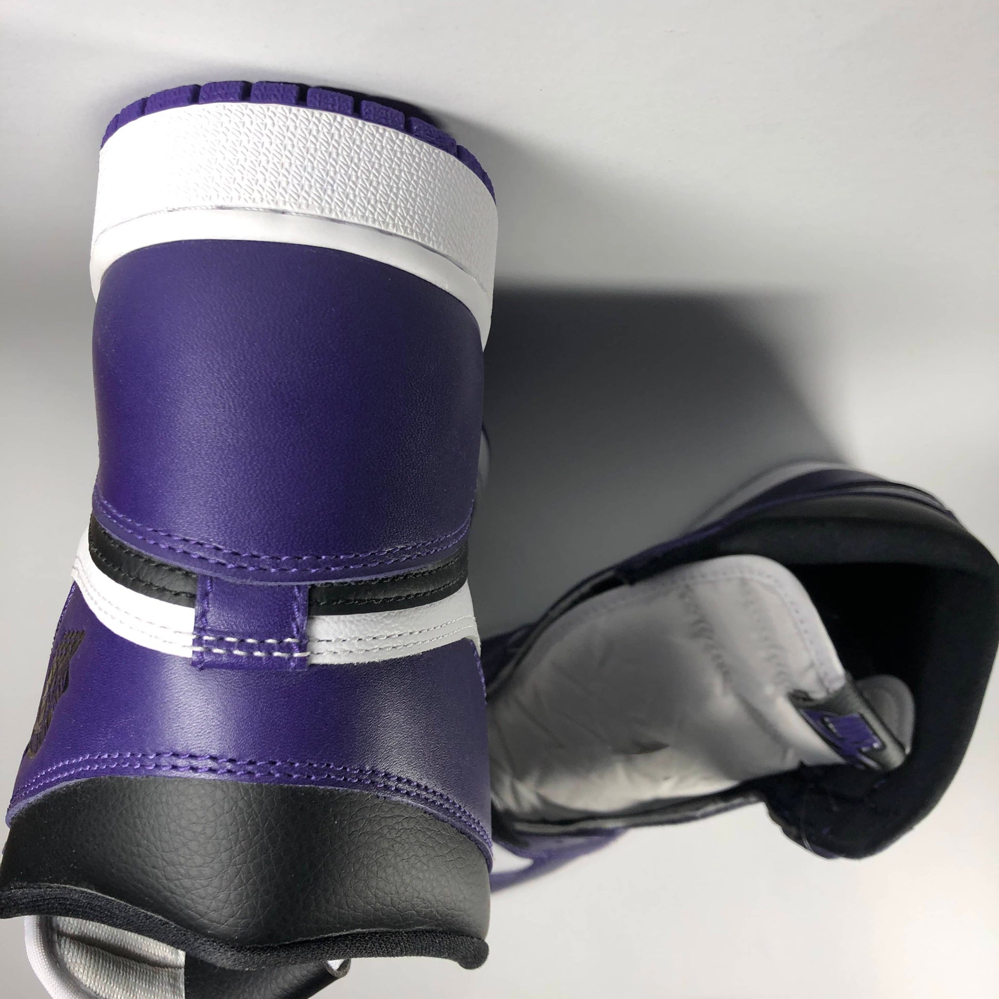 Nike Air Jordan 1 Retro High Court Purple White (GS) Full