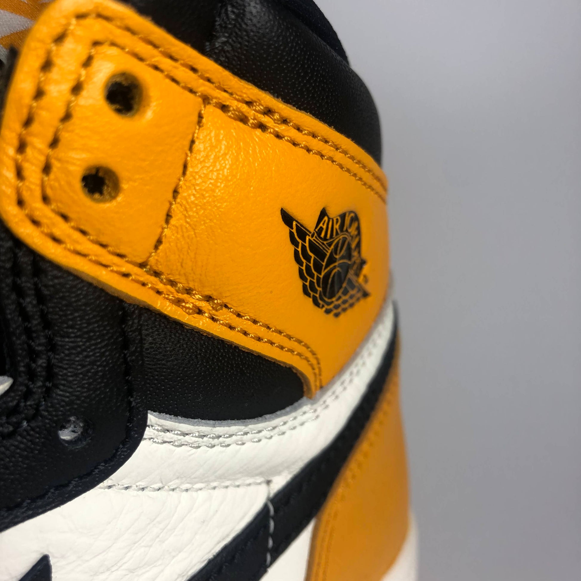 Nike Air Jordan 1 Retro High OG Taxi (GS) Wing