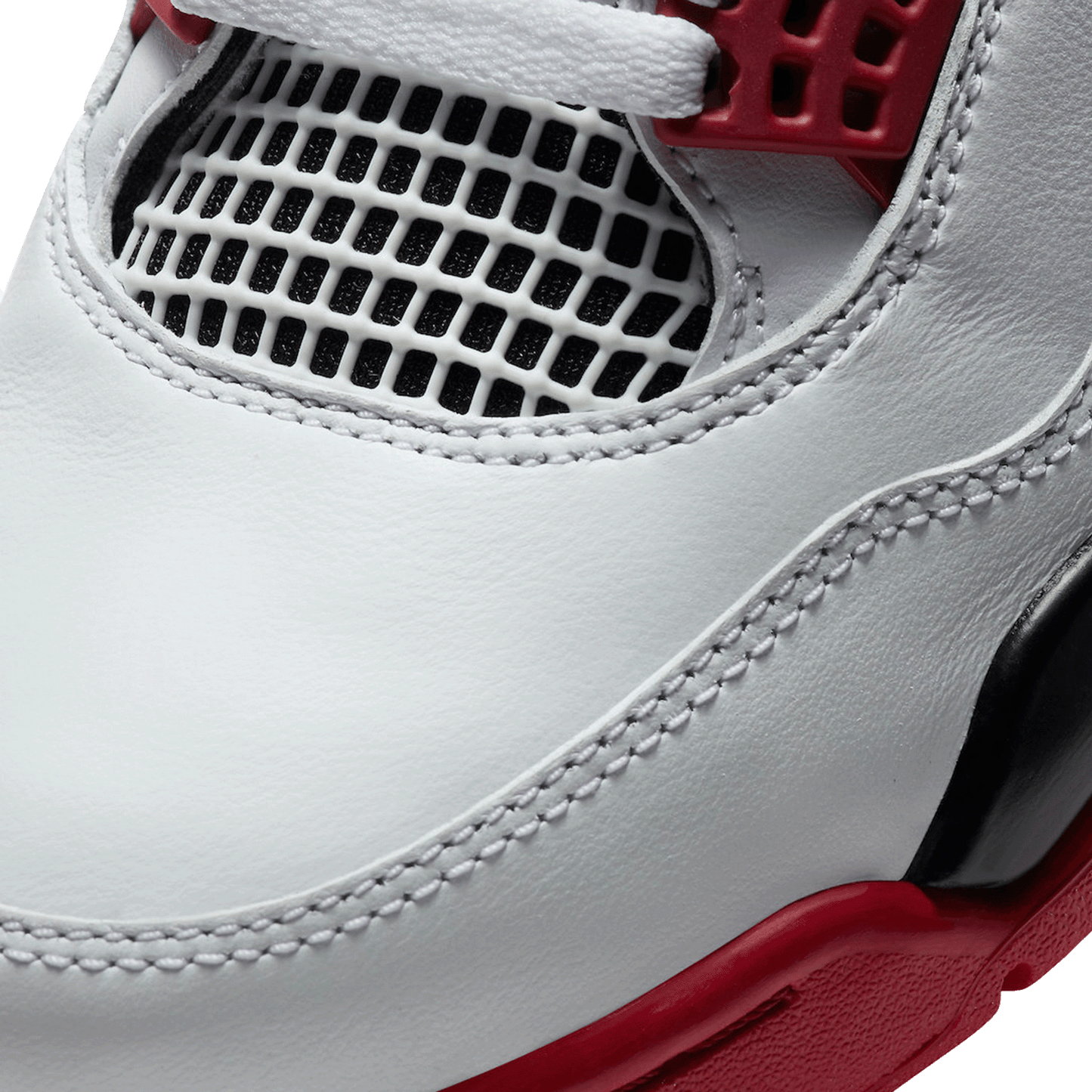 Nike Air Jordan 4 Retro Fire Red (2020) (GS) Toe