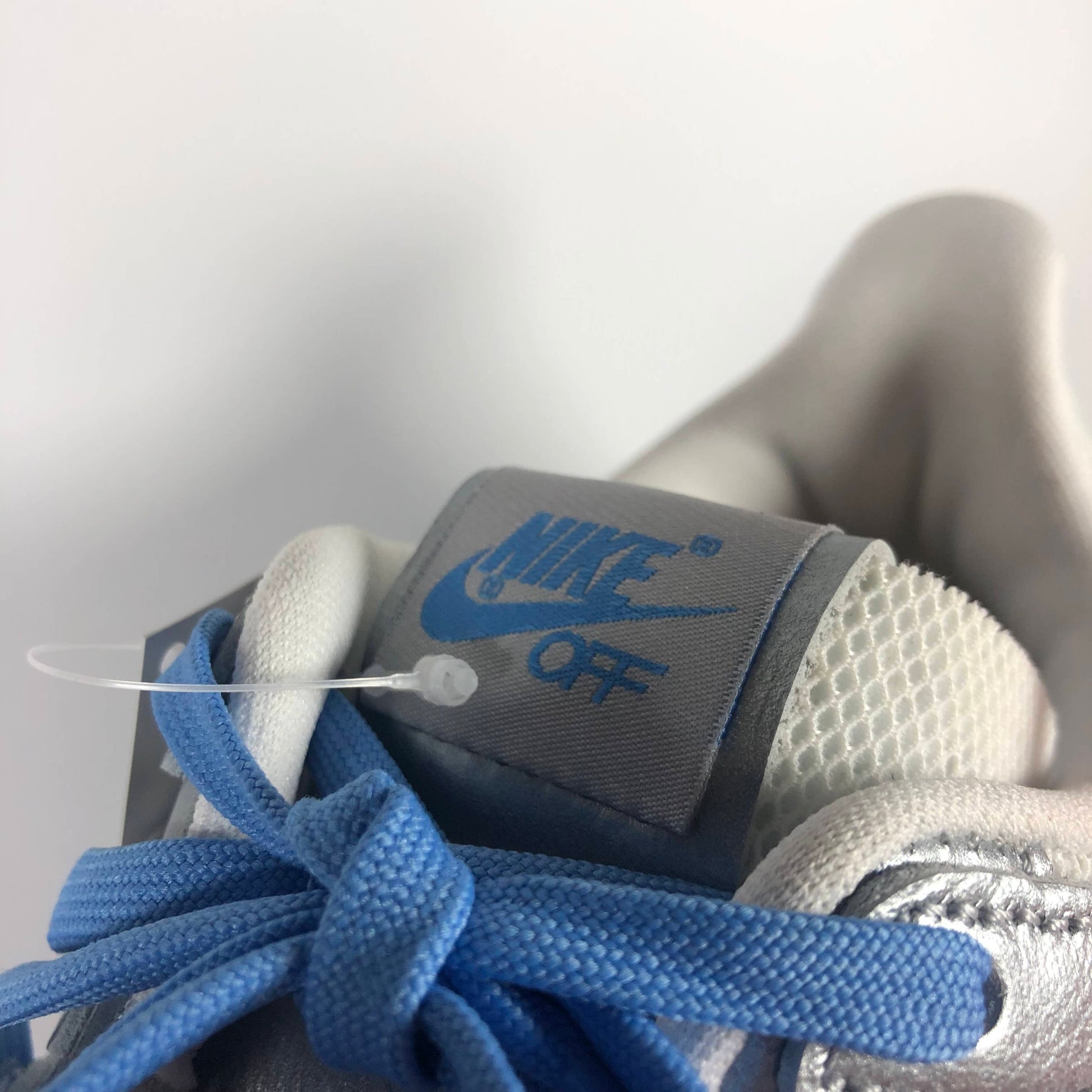Nike Air Rubber Dunk Off-White UNC Tongue