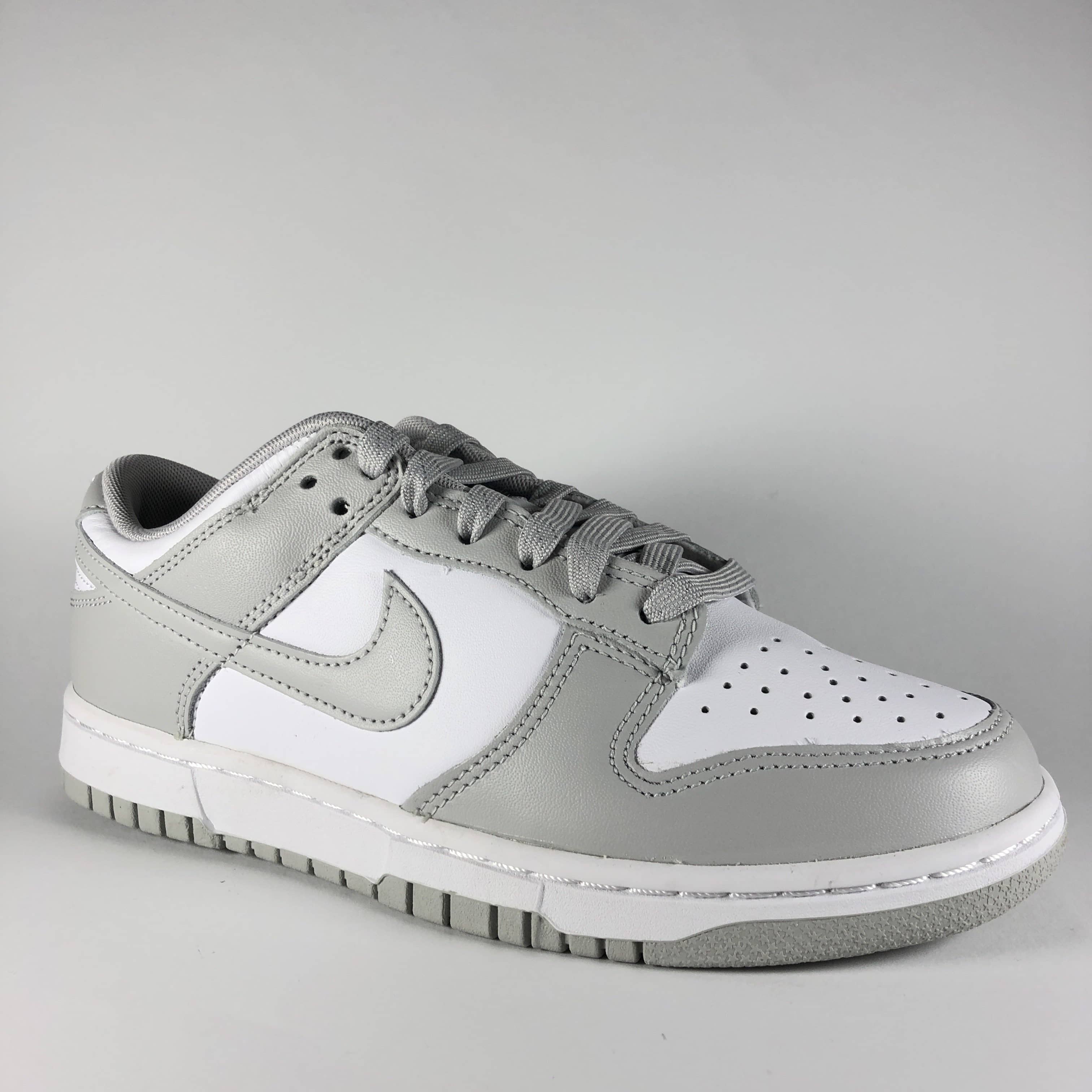 NIKE Down low popular grau und weiß Turnschuhe-41