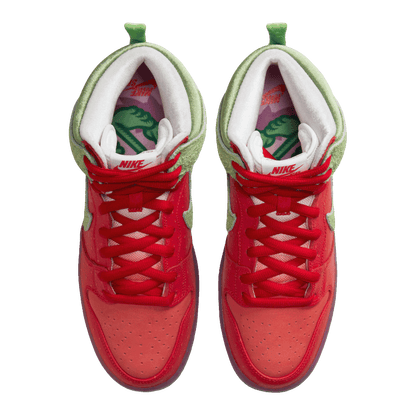 Nike SB Dunk High Strawberry Cough Oben