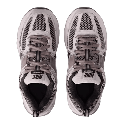 Nike Zoom Vomero 5 College Grey Black-Cave Stone (GS) Oben HF6998-010