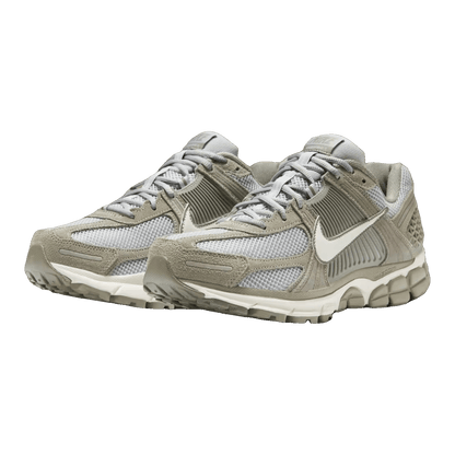 Nike Zoom Vomero 5 Dark Stucco Side HF1553-002