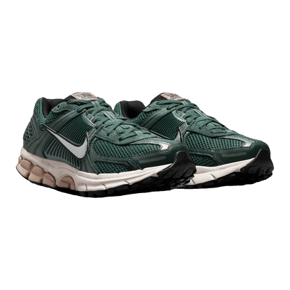 Nike Zoom Vomero 5 Vintage Green Light Orewood Brown Hemp Chrome (W) Side FN6742-300